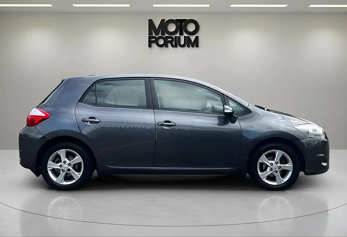 Used 2010 Toyota Auris Tr Grey - Interior and Exterior details 12