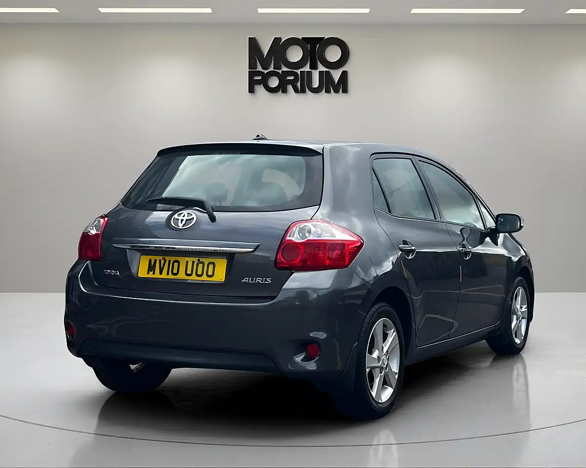 Used 2010 Toyota Auris Tr Grey - Interior and Exterior details 13