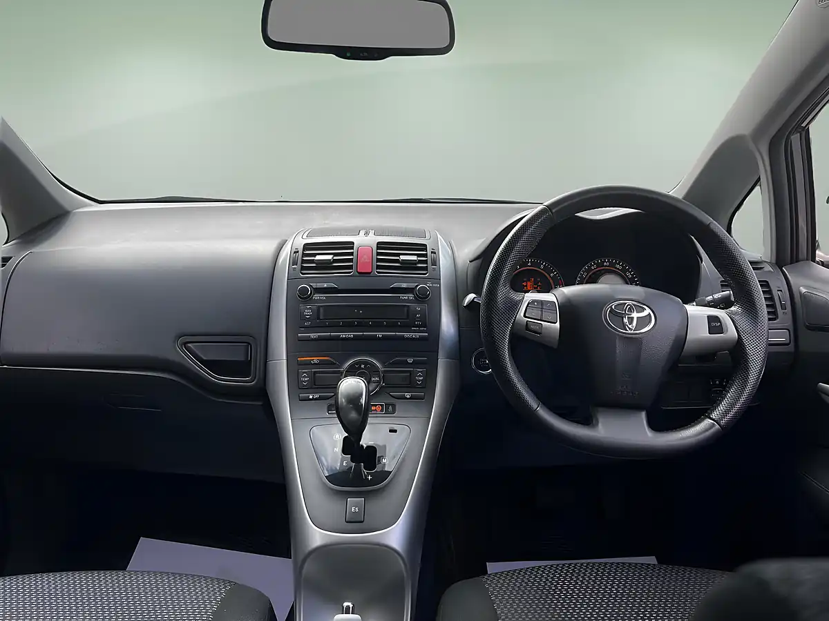 Used 2010 Toyota Auris Tr Grey - Interior and Exterior details 14
