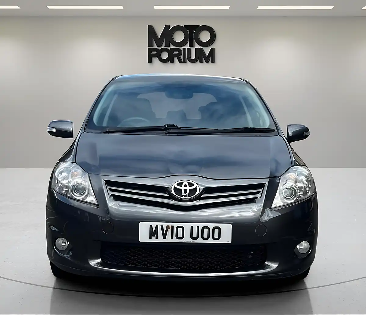 Used 2010 Toyota Auris Tr Grey - Interior and Exterior details 8