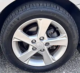 Used 2010 Toyota Auris Tr Silver - Interior and Exterior details 11