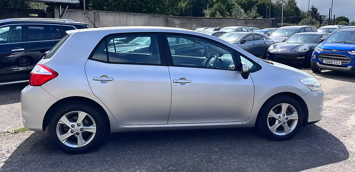 Used 2010 Toyota Auris Tr Silver - Interior and Exterior details 2