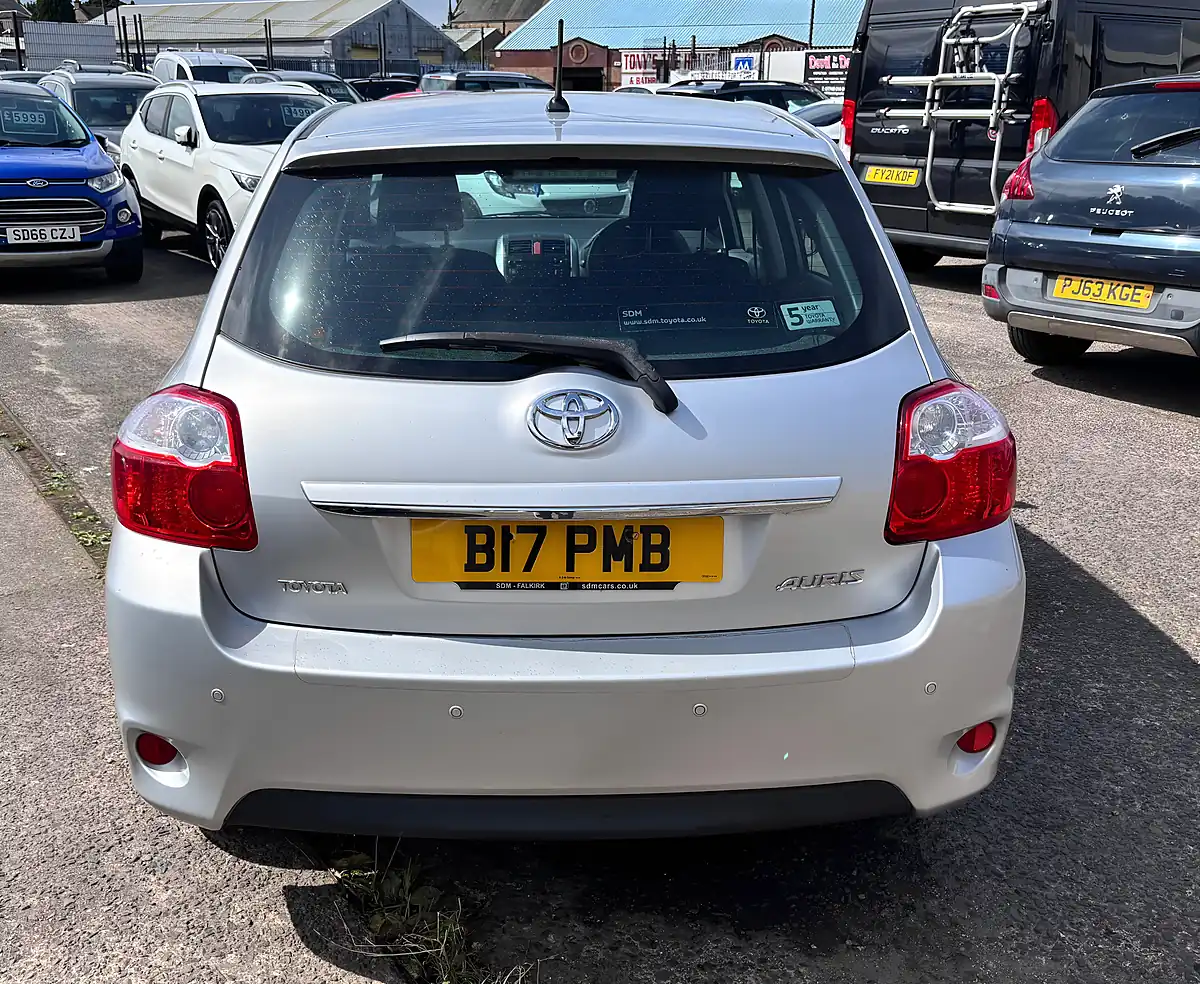 Used 2010 Toyota Auris Tr Silver - Interior and Exterior details 6