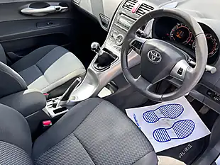Used 2010 Toyota Auris Tr Silver - Interior and Exterior details 9