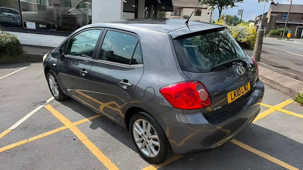 Used 2010 Toyota Auris V-Matic Tr Grey - Interior and Exterior details 10