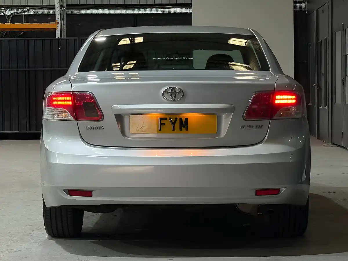 Used 2010 Toyota Avensis Tr Silver - Front View