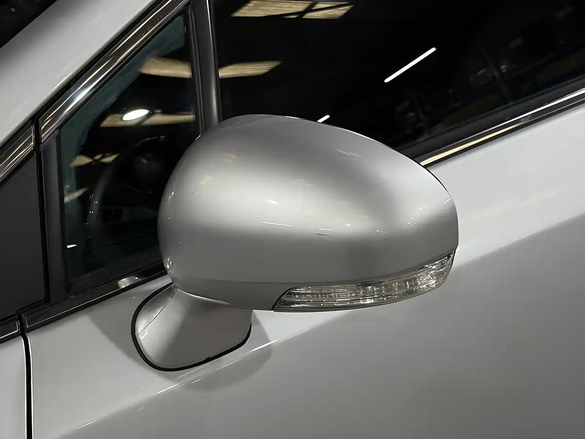 Used 2010 Toyota Avensis Tr Silver - Interior and Exterior details 11
