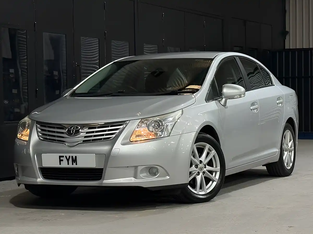 Used 2010 Toyota Avensis Tr Silver - Interior and Exterior details 15