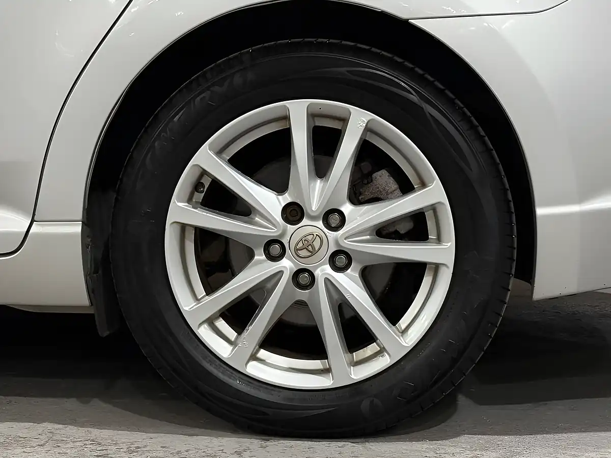 Used 2010 Toyota Avensis Tr Silver - Interior and Exterior details 16