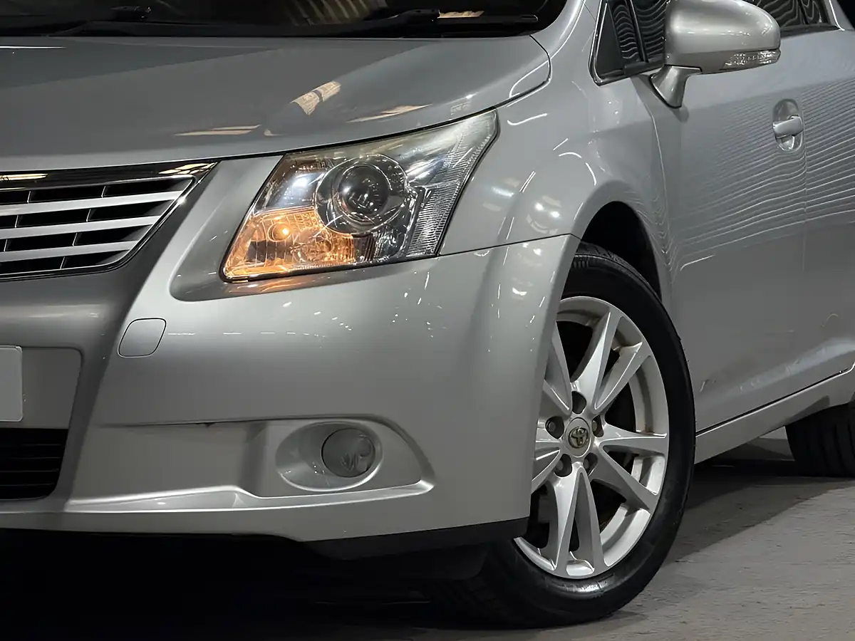 Used 2010 Toyota Avensis Tr Silver - Interior and Exterior details 17