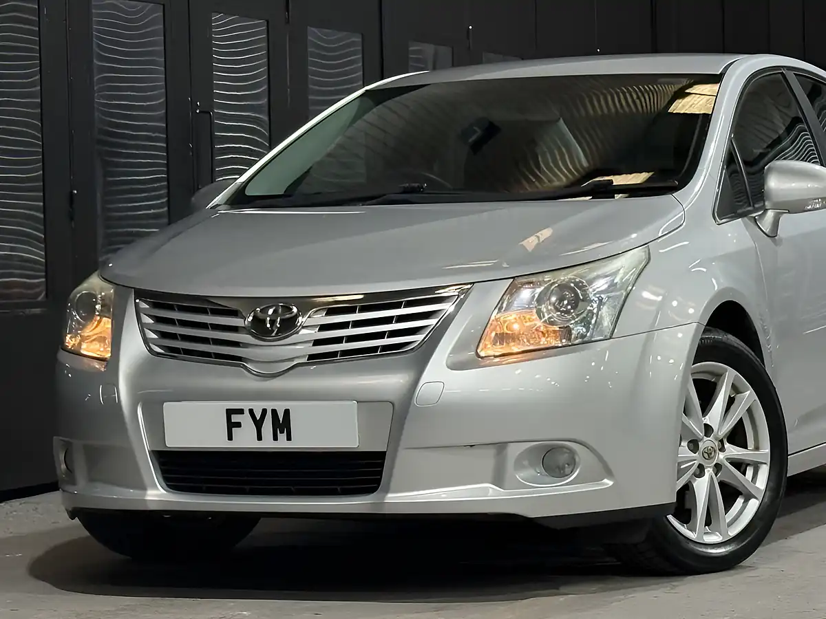 Used 2010 Toyota Avensis Tr Silver - Interior and Exterior details 18