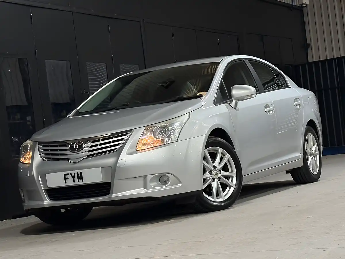 Used 2010 Toyota Avensis Tr Silver - Interior and Exterior details 19