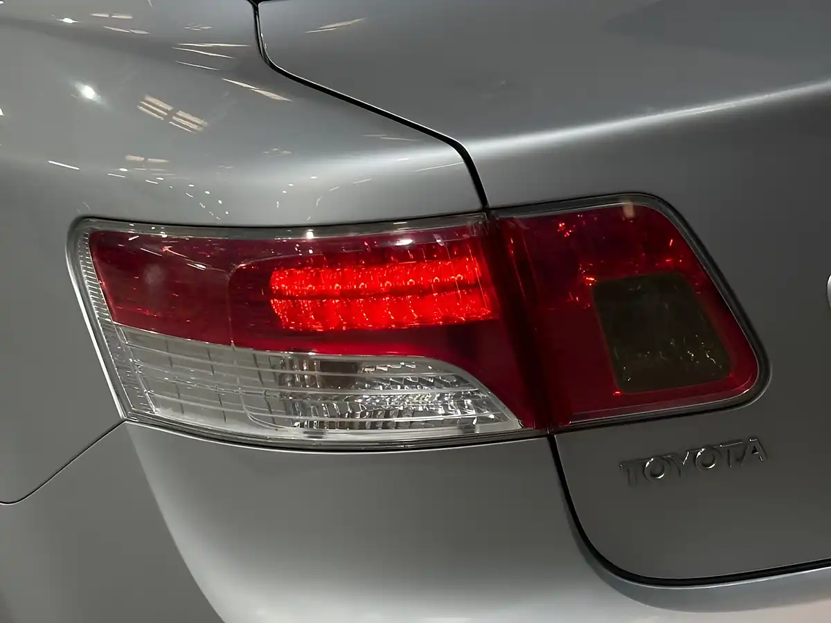 Used 2010 Toyota Avensis Tr Silver - Interior and Exterior details 2