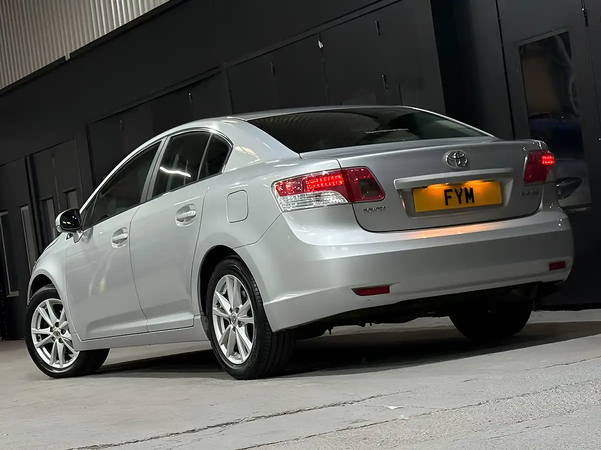 Used 2010 Toyota Avensis Tr Silver - Interior and Exterior details 20