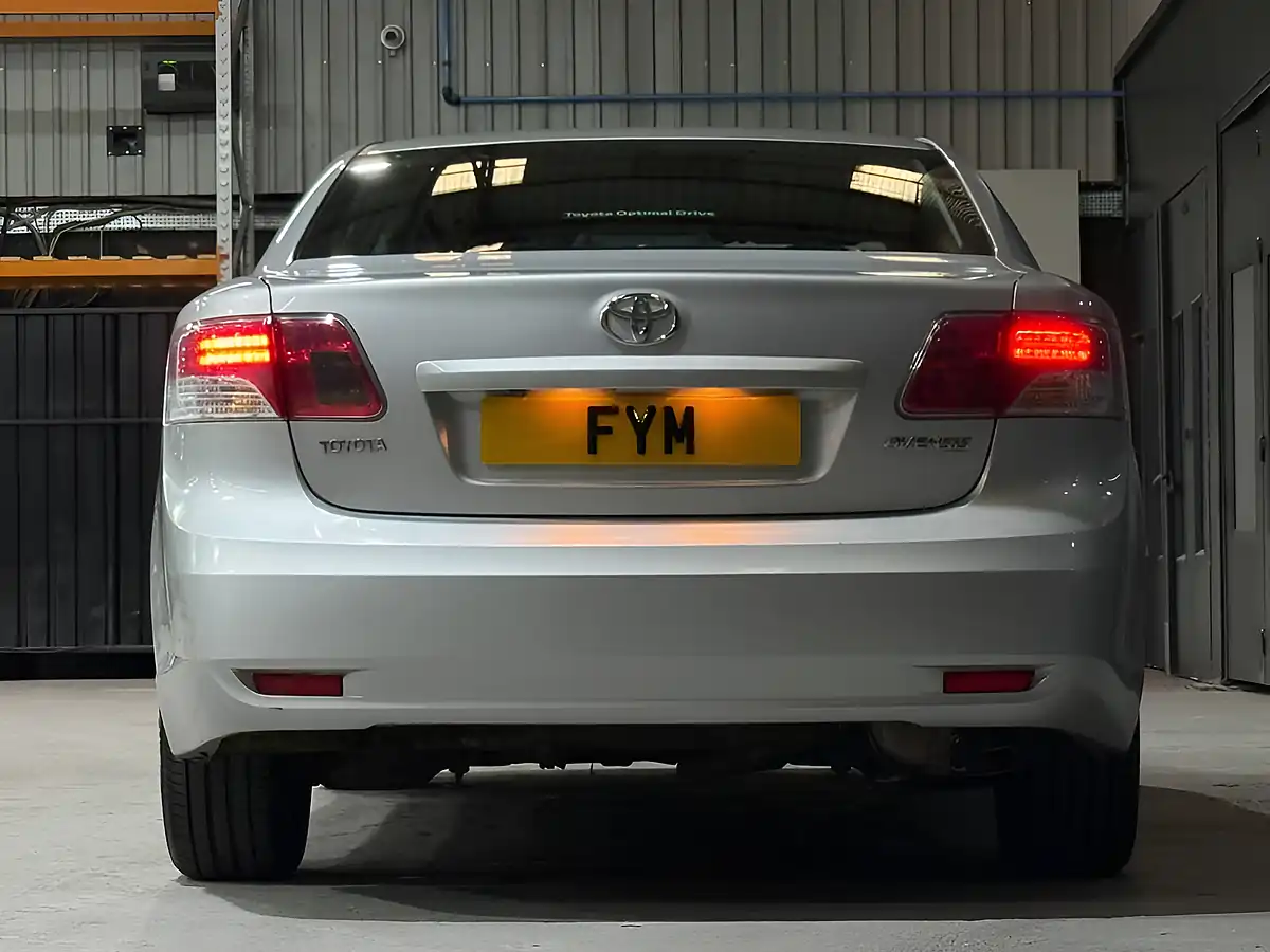 Used 2010 Toyota Avensis Tr Silver - Interior and Exterior details 3
