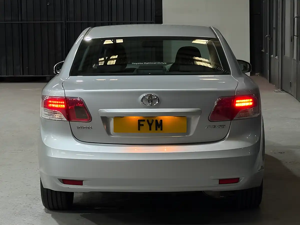 Used 2010 Toyota Avensis Tr Silver - Interior and Exterior details 4