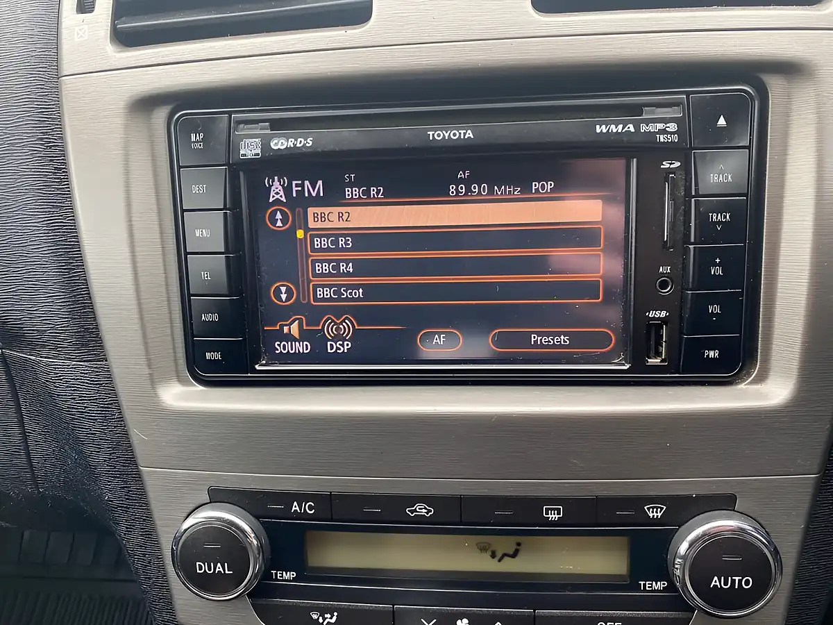 Used 2010 Toyota Avensis Tr Tourer Nav Silver - Interior and Exterior details 10