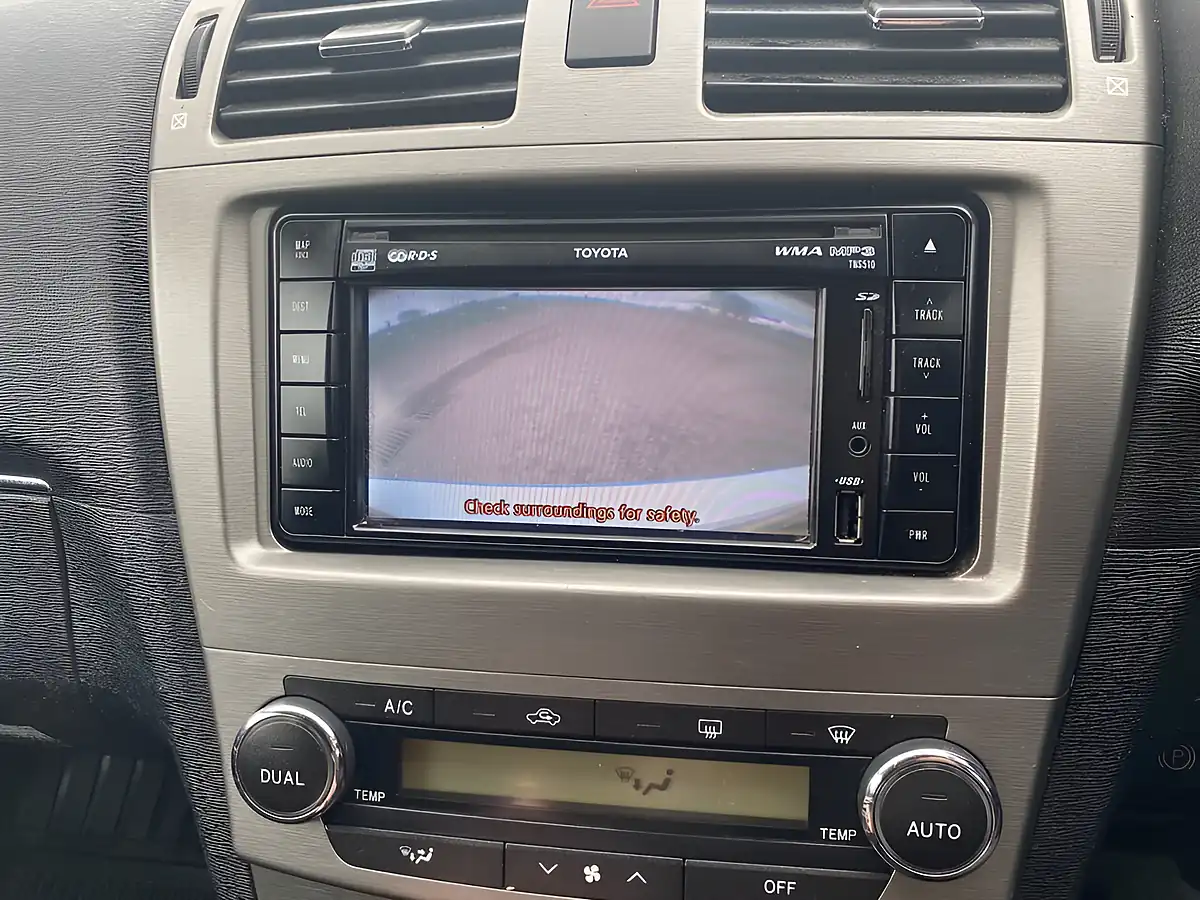 Used 2010 Toyota Avensis Tr Tourer Nav Silver - Interior and Exterior details 12