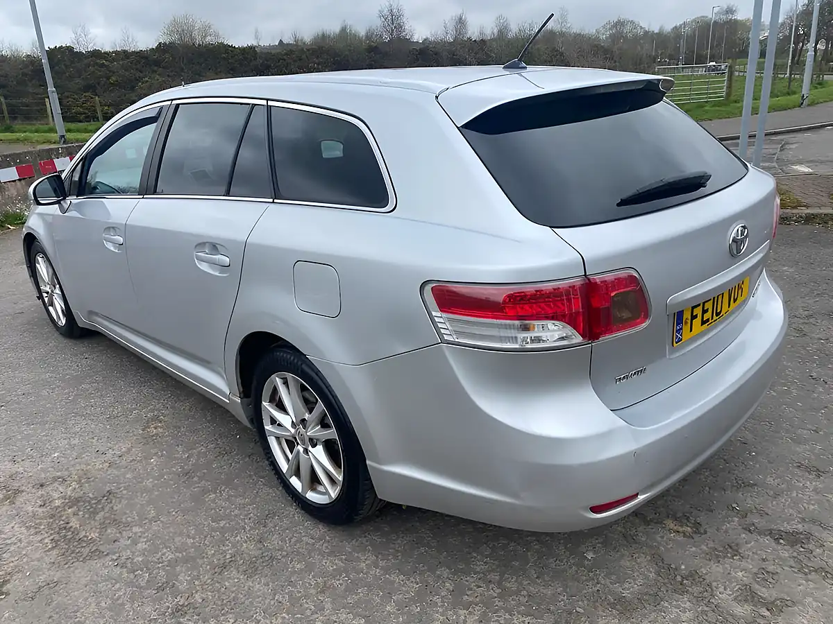 Used 2010 Toyota Avensis Tr Tourer Nav Silver - Interior and Exterior details 13