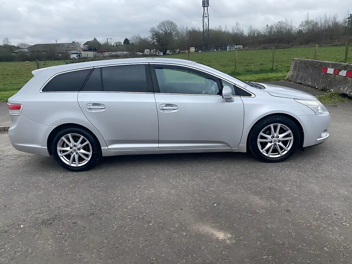 Used 2010 Toyota Avensis Tr Tourer Nav Silver - Interior and Exterior details 2