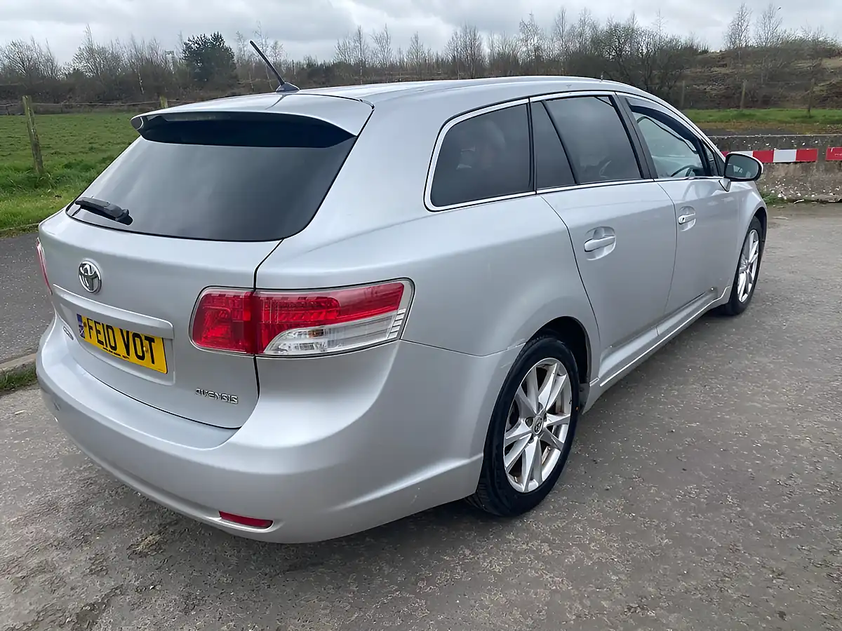 Used 2010 Toyota Avensis Tr Tourer Nav Silver - Interior and Exterior details 3