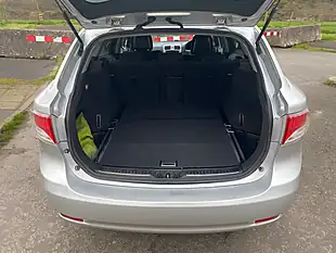 Used 2010 Toyota Avensis Tr Tourer Nav Silver - Interior and Exterior details 4