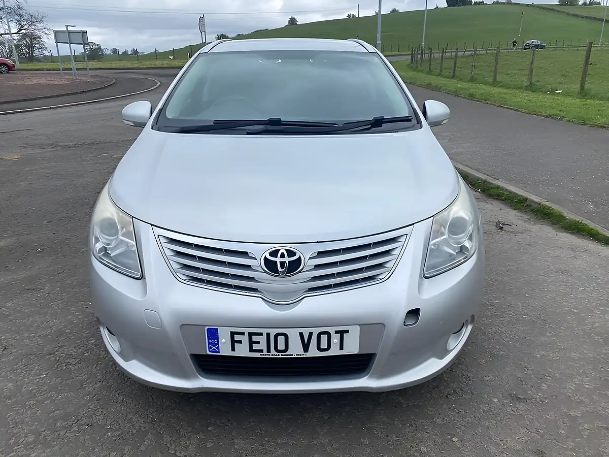 Used 2010 Toyota Avensis Tr Tourer Nav Silver - Interior and Exterior details 6