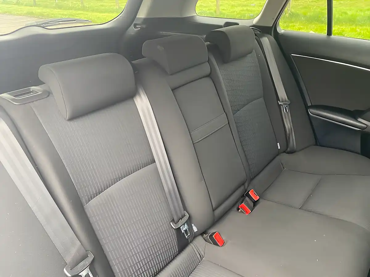 Used 2010 Toyota Avensis Tr Tourer Nav Silver - Interior and Exterior details 7