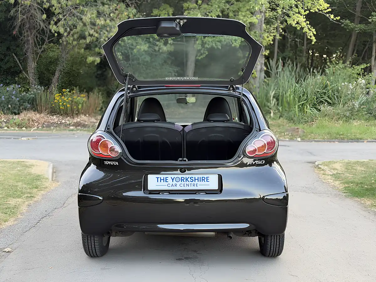 Used 2010 Toyota Aygo Black Black - Interior and Exterior details 10