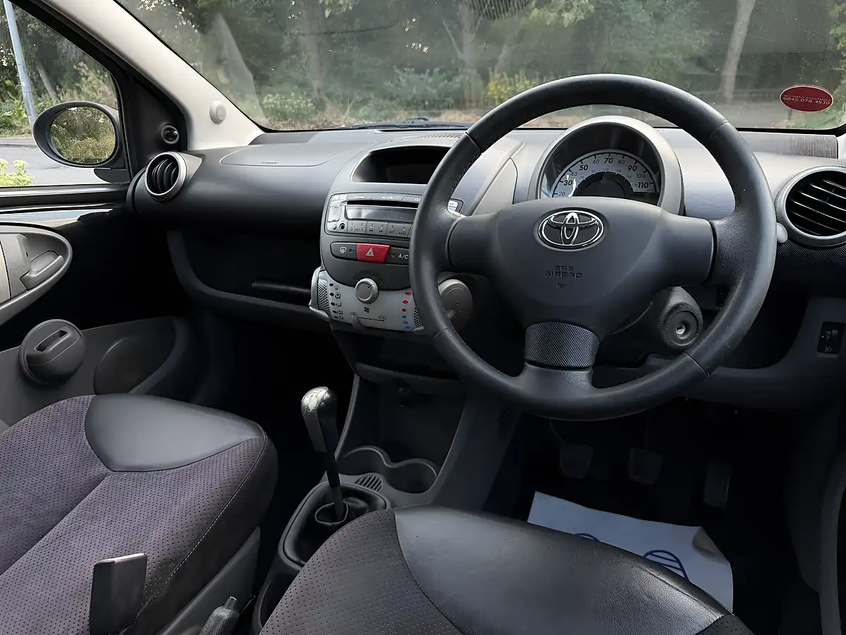 Used 2010 Toyota Aygo Black Black - Interior and Exterior details 15