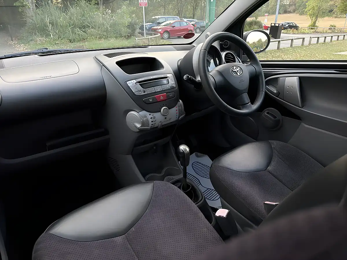 Used 2010 Toyota Aygo Black Black - Interior and Exterior details 16