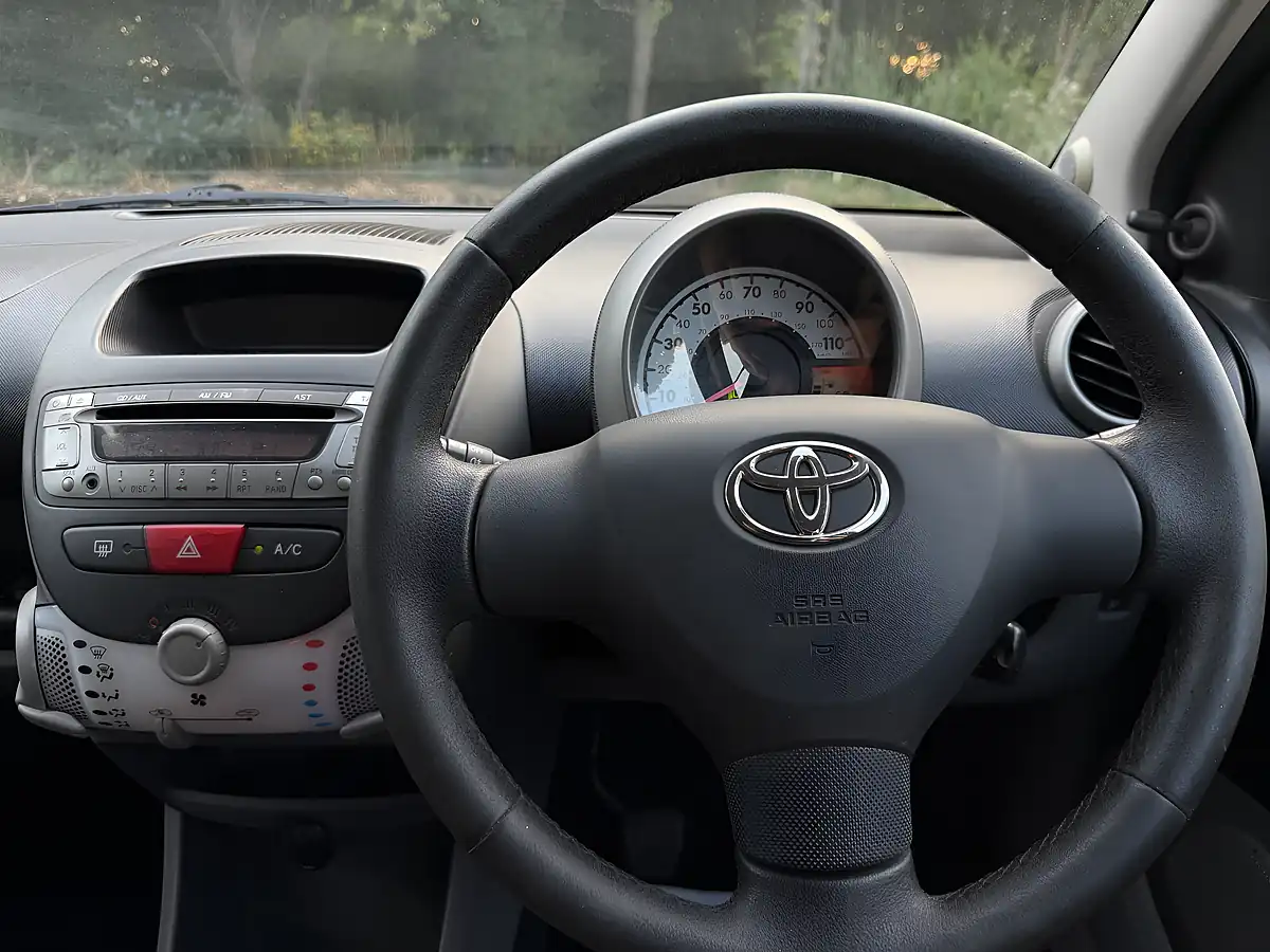 Used 2010 Toyota Aygo Black Black - Interior and Exterior details 17