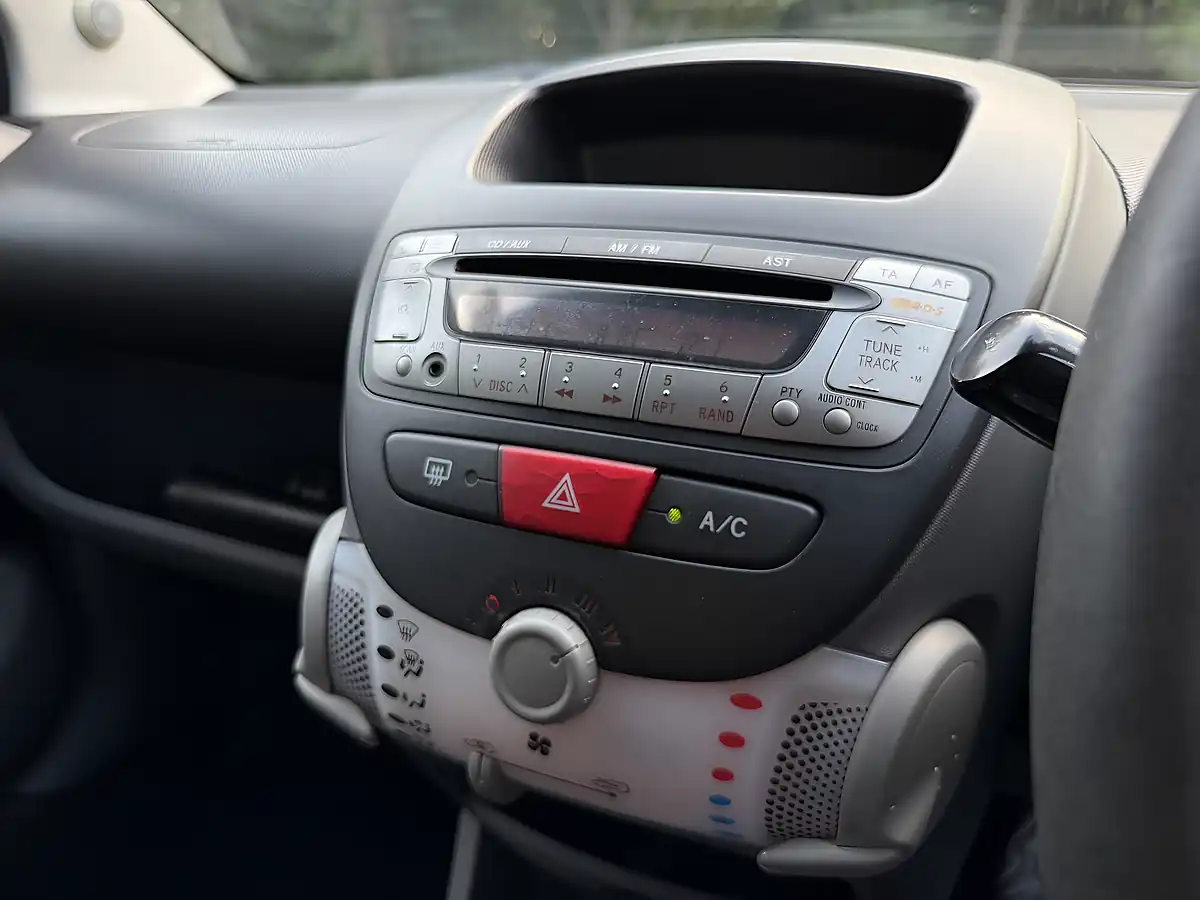 Used 2010 Toyota Aygo Black Black - Interior and Exterior details 18