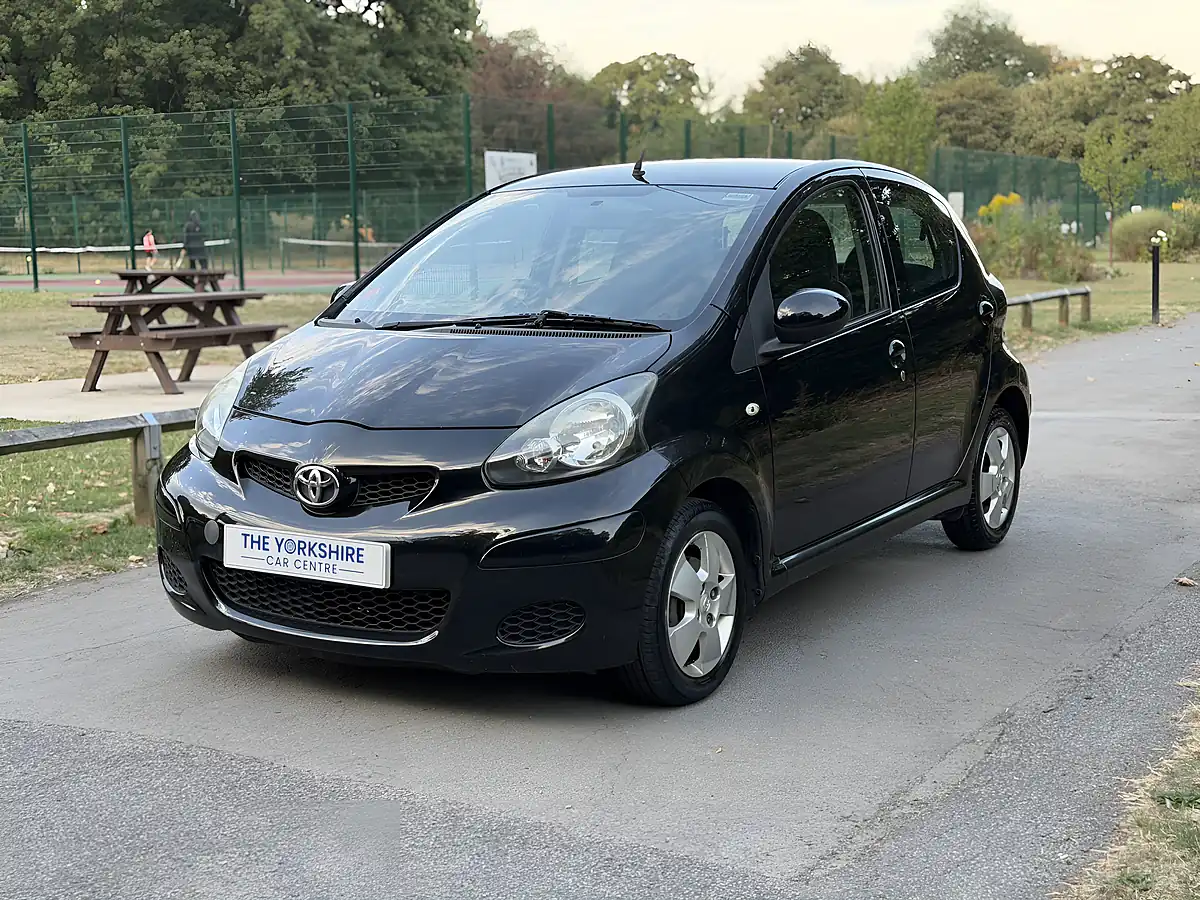 Used 2010 Toyota Aygo Black Black - Interior and Exterior details 3