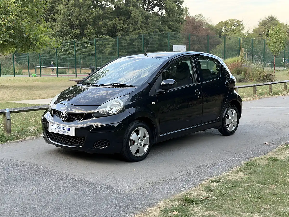 Used 2010 Toyota Aygo Black Black - Interior and Exterior details 4