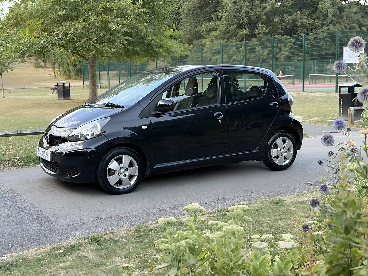 Used 2010 Toyota Aygo Black Black - Interior and Exterior details 5