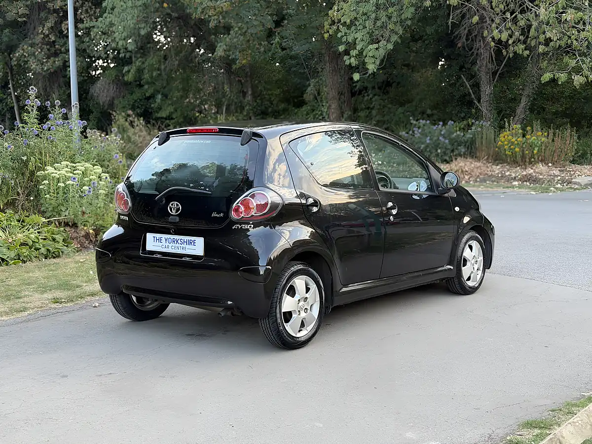 Used 2010 Toyota Aygo Black Black - Interior and Exterior details 6