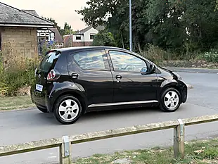 Used 2010 Toyota Aygo Black Black - Interior and Exterior details 7