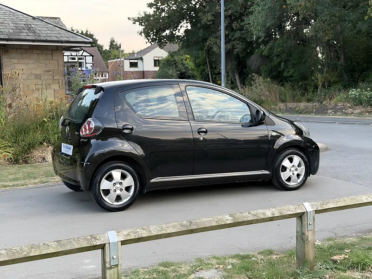 Used 2010 Toyota Aygo Black Black - Interior and Exterior details 7