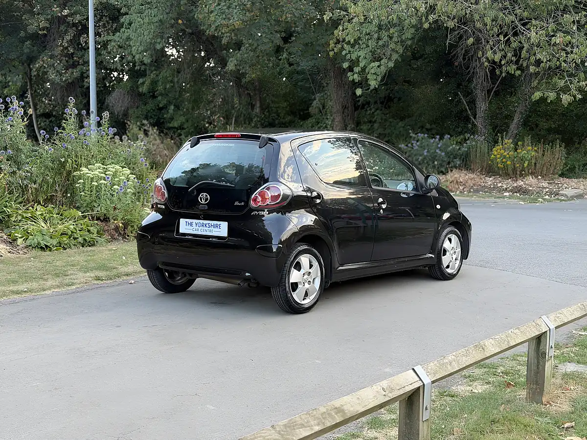 Used 2010 Toyota Aygo Black Black - Interior and Exterior details 8