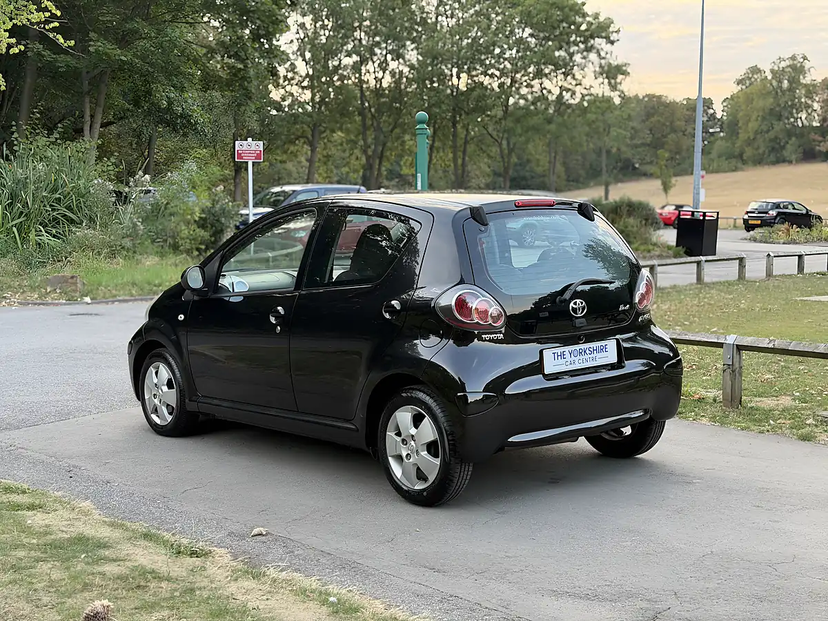 Used 2010 Toyota Aygo Black Black - Interior and Exterior details 9