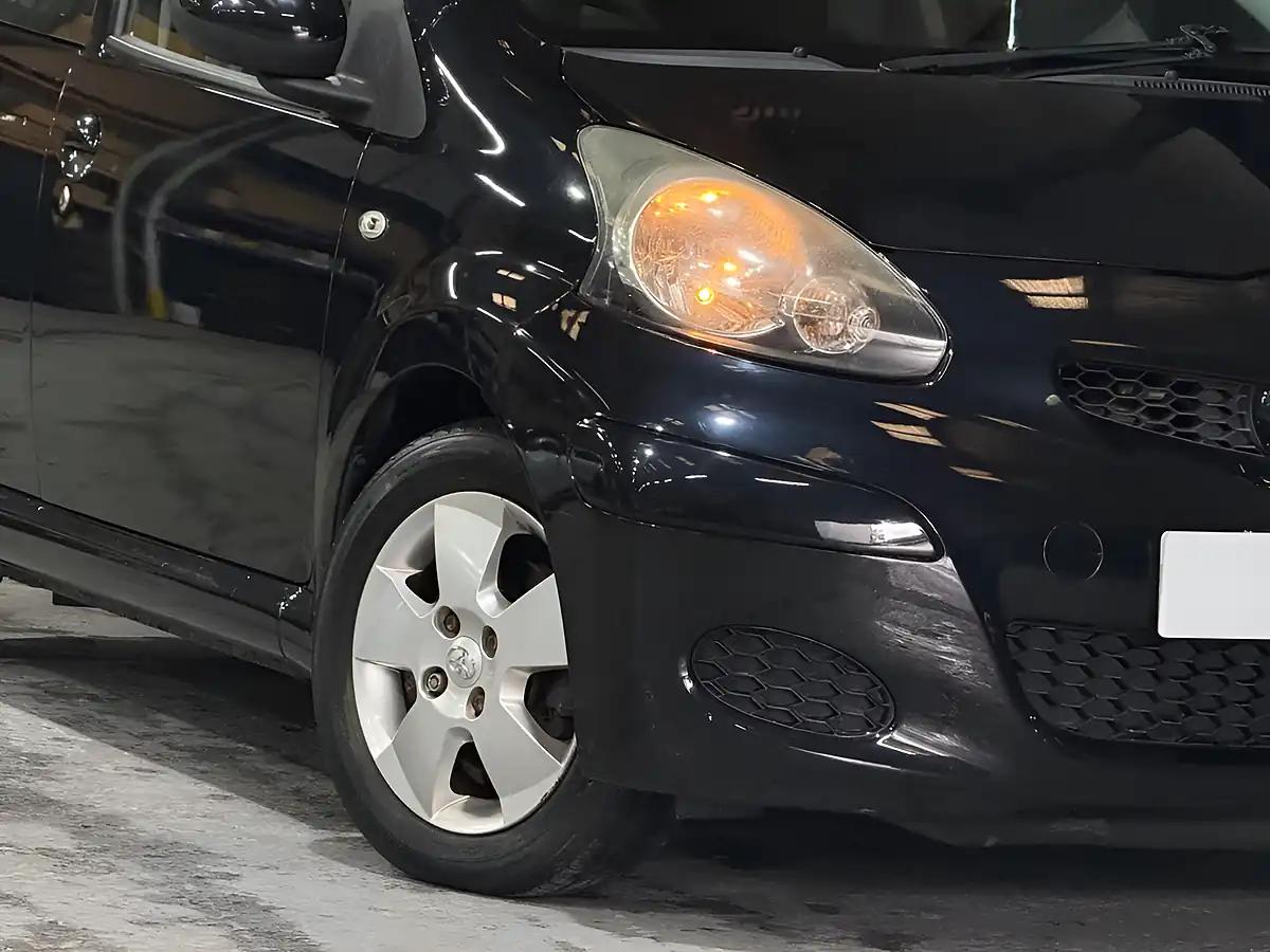 Used 2010 Toyota Aygo Black Black - Interior and Exterior details 11