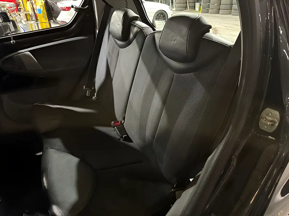 Used 2010 Toyota Aygo Black Black - Interior and Exterior details 15