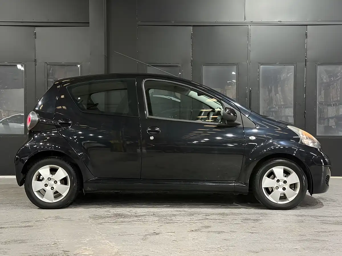Used 2010 Toyota Aygo Black Black - Interior and Exterior details 4