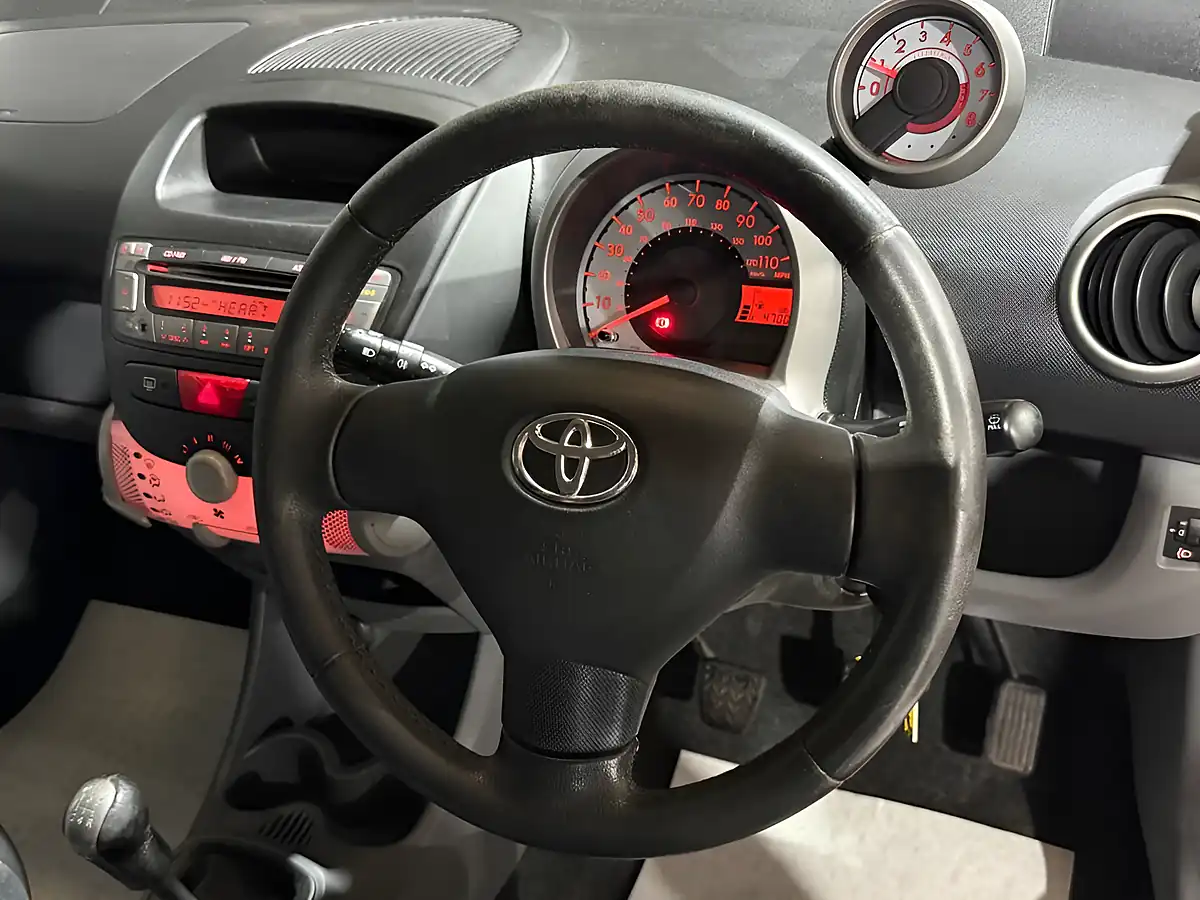 Used 2010 Toyota Aygo Black Black - Interior and Exterior details 9