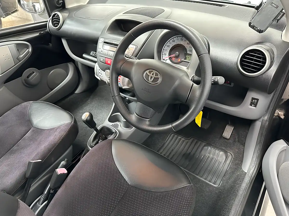 Used 2010 Toyota Aygo Black Euro 4 5dr (ac) Black - Interior and Exterior details 3