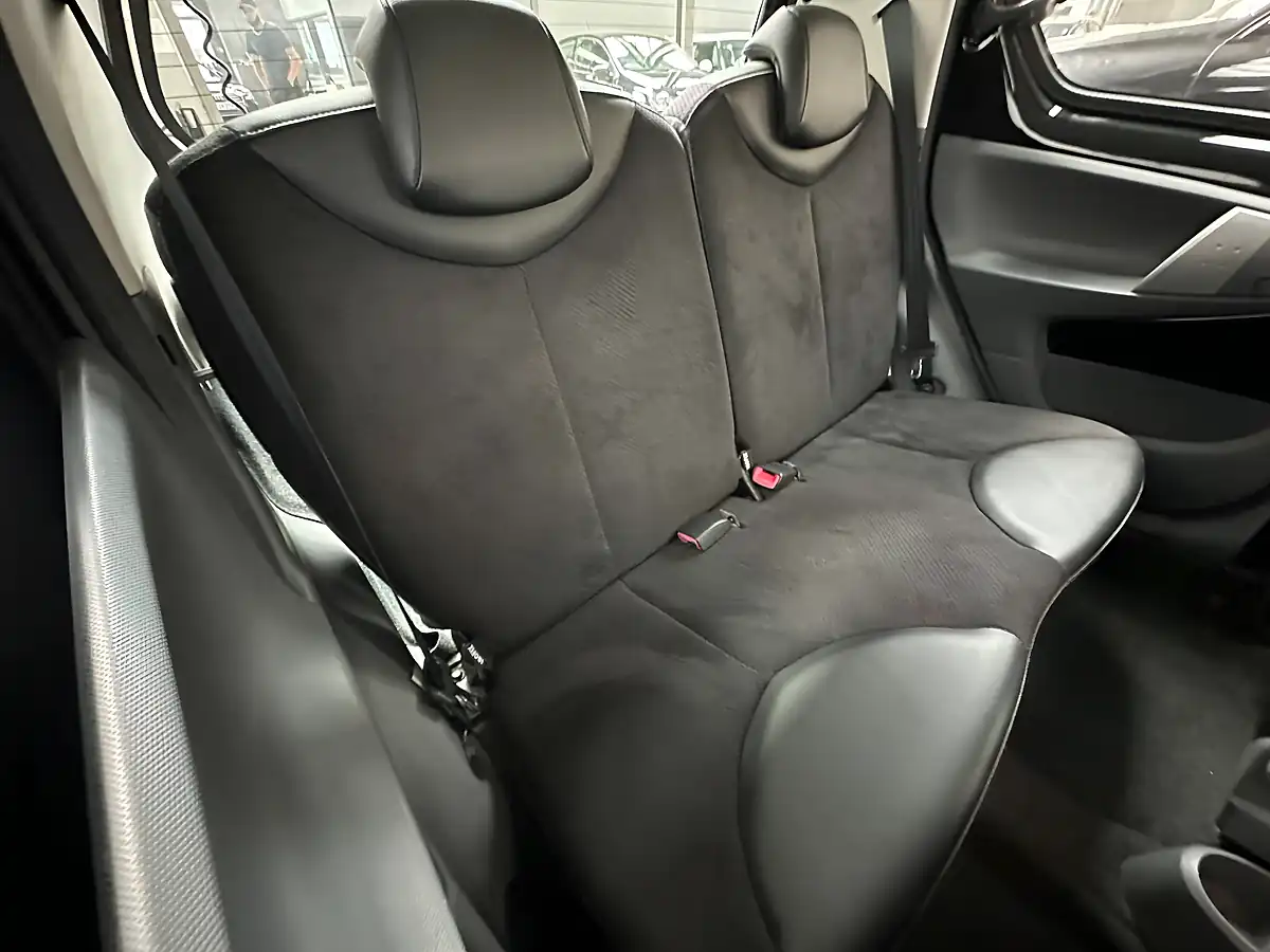 Used 2010 Toyota Aygo Black Euro 4 5dr (ac) Black - Interior and Exterior details 8