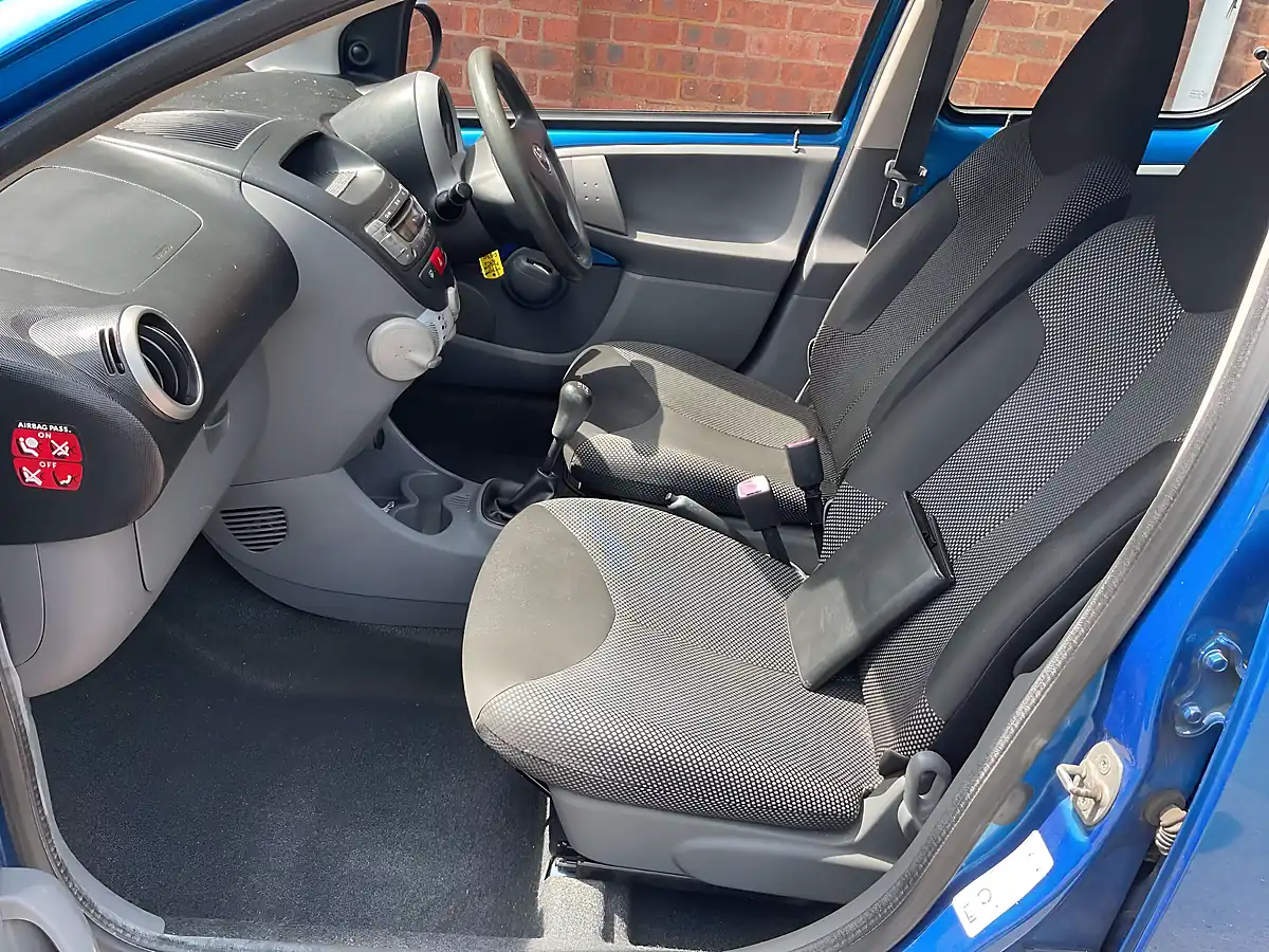Used 2010 Toyota Aygo Blue Blue - Interior and Exterior details 6