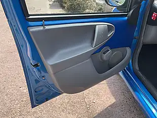 Used 2010 Toyota Aygo Blue Blue - Interior and Exterior details 8