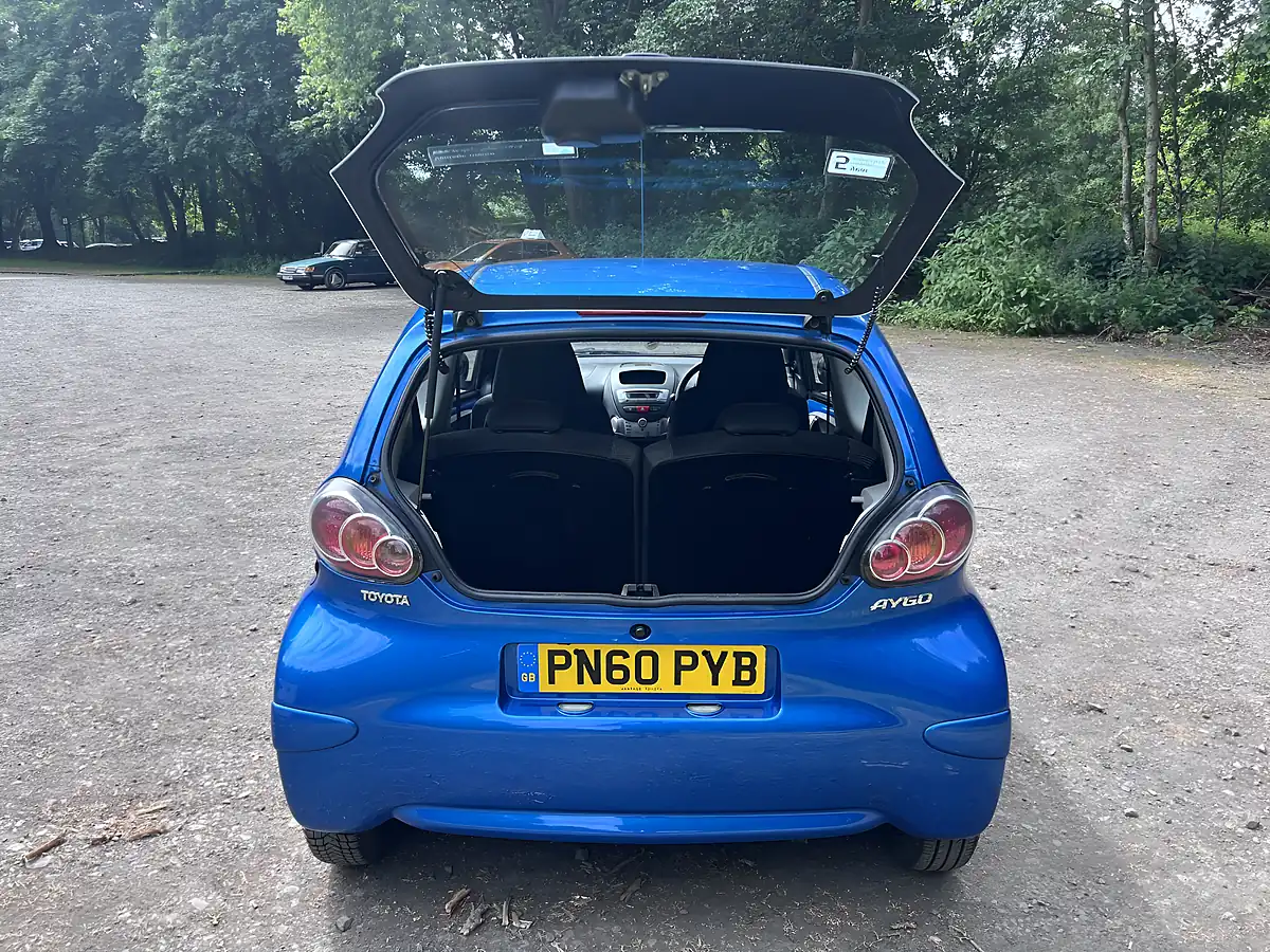 Used 2010 Toyota Aygo Blue Blue - Interior and Exterior details 14